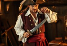 DIY Pirate Costume: 6 Budget-Friendly Ways to Dress Like a Pirate 🏴☠️ DIY Pirate Costume
